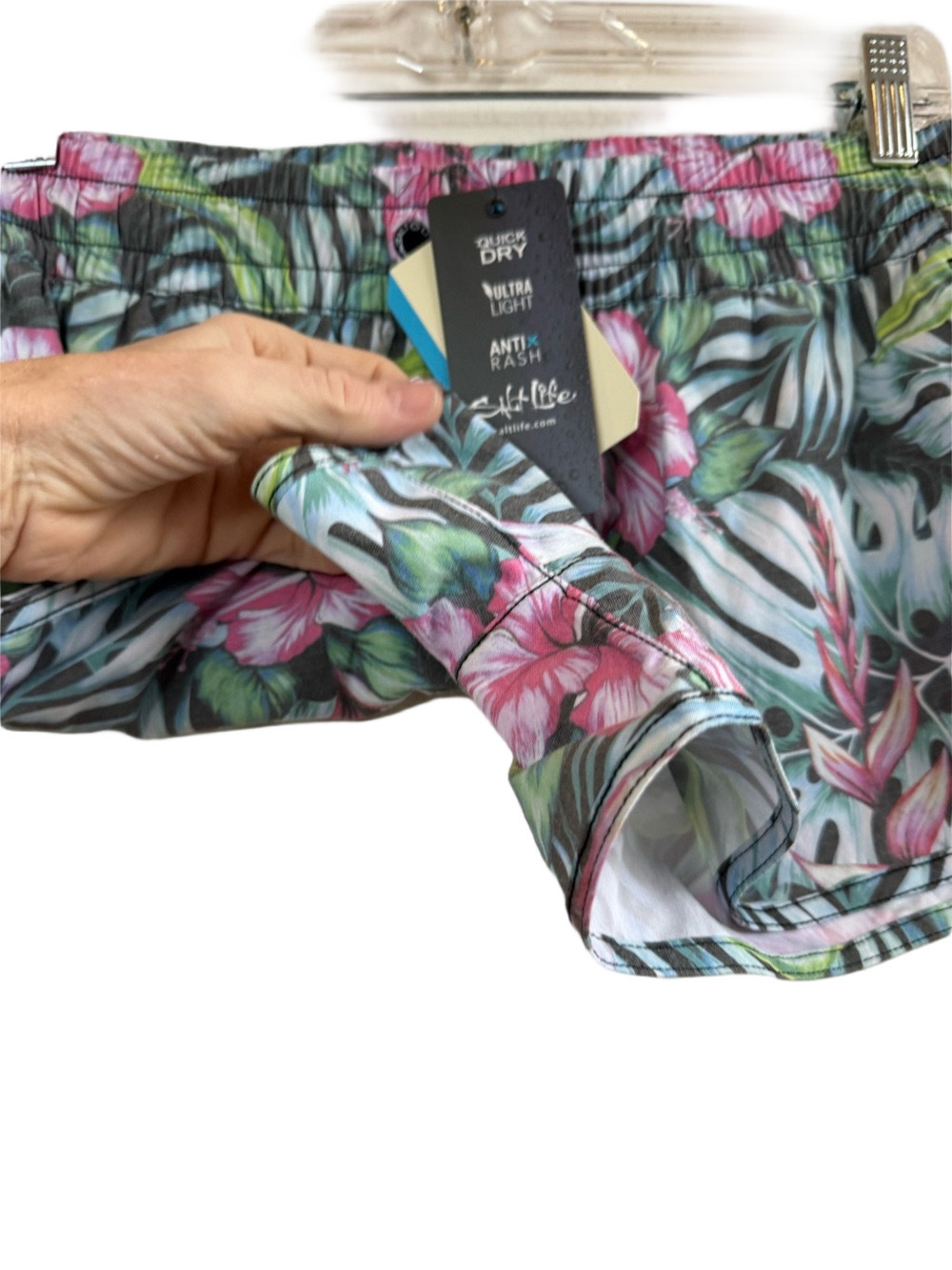 *NWT* SALT LIFE āJungle Vibes Volley Performanceā Shorts - Picture 12 of 17